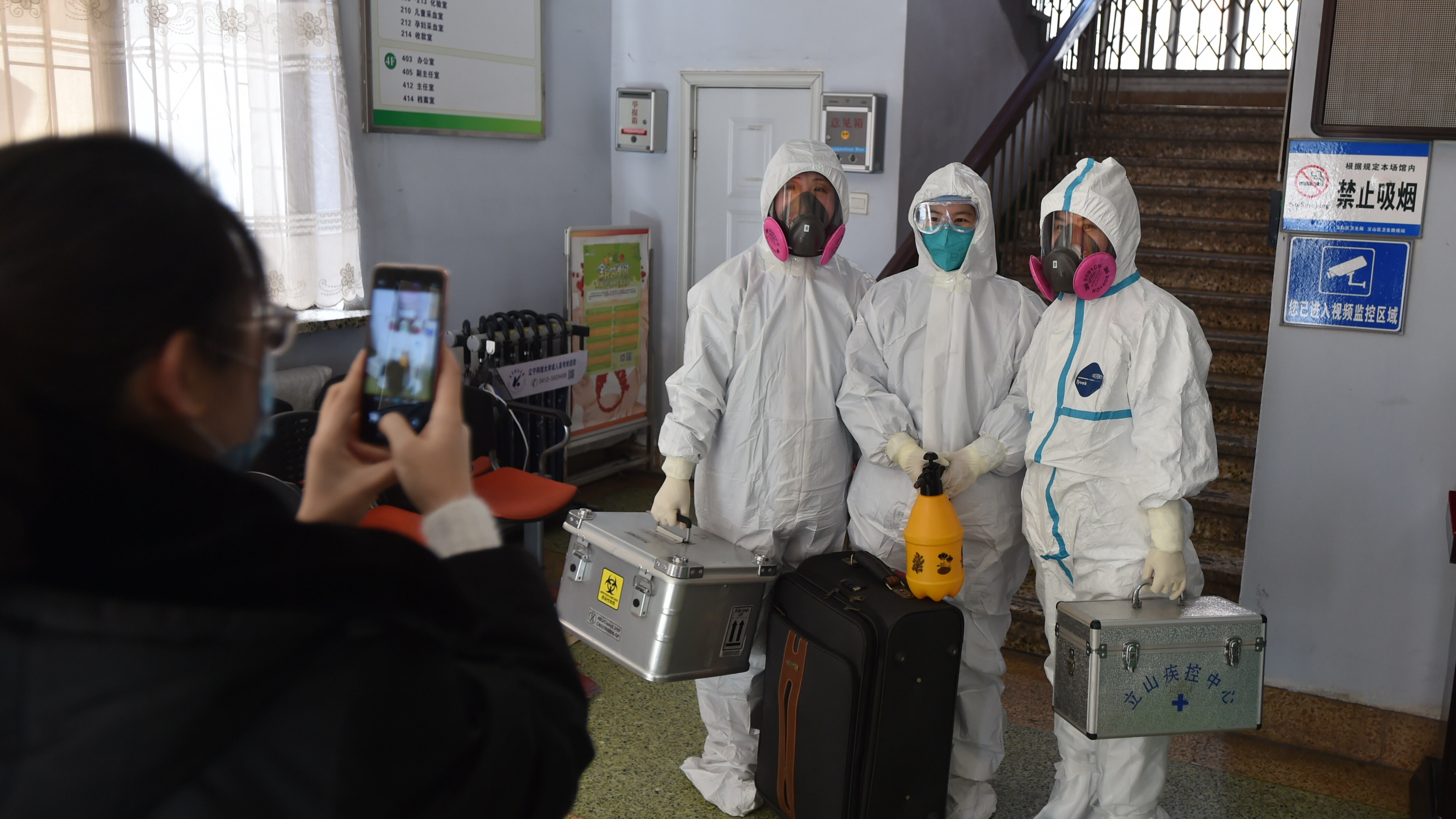 防疫工作者:每一次采样都像是出征