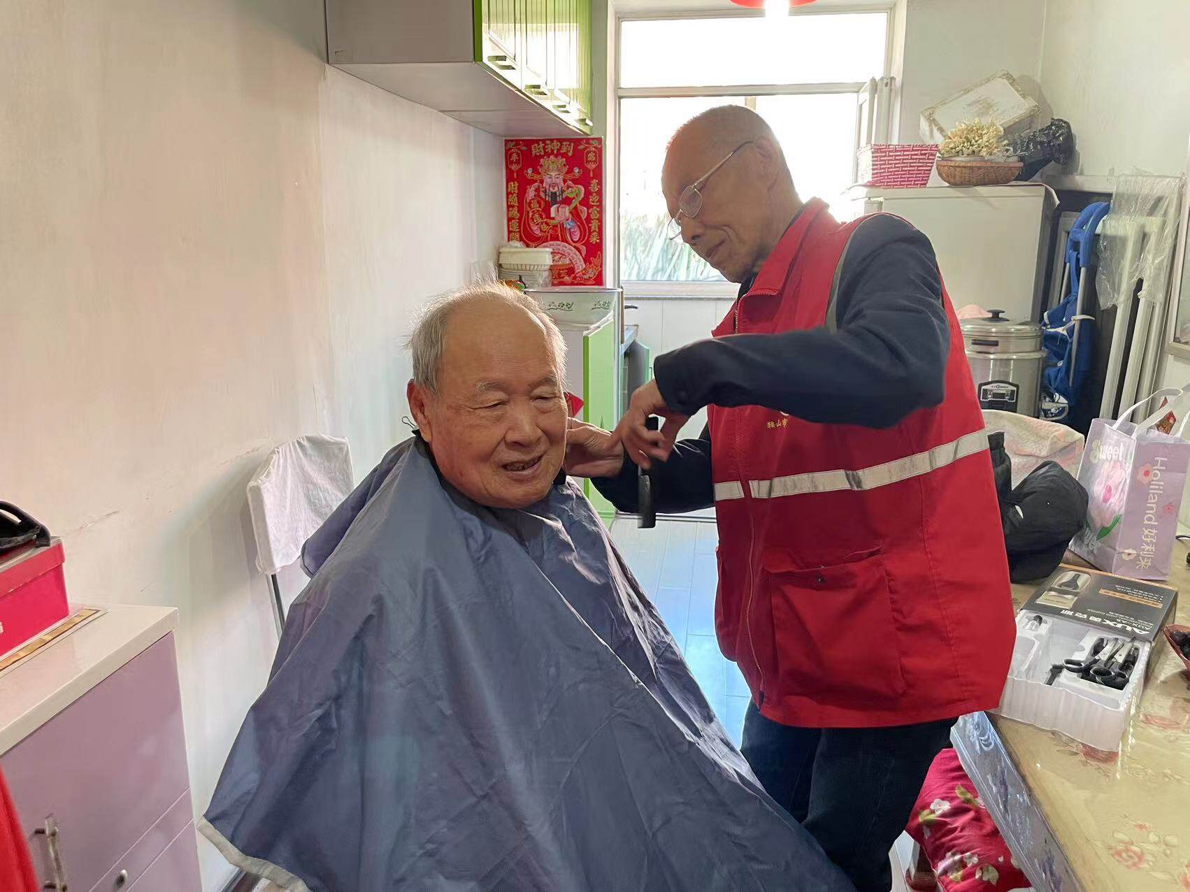 服务独居老人。