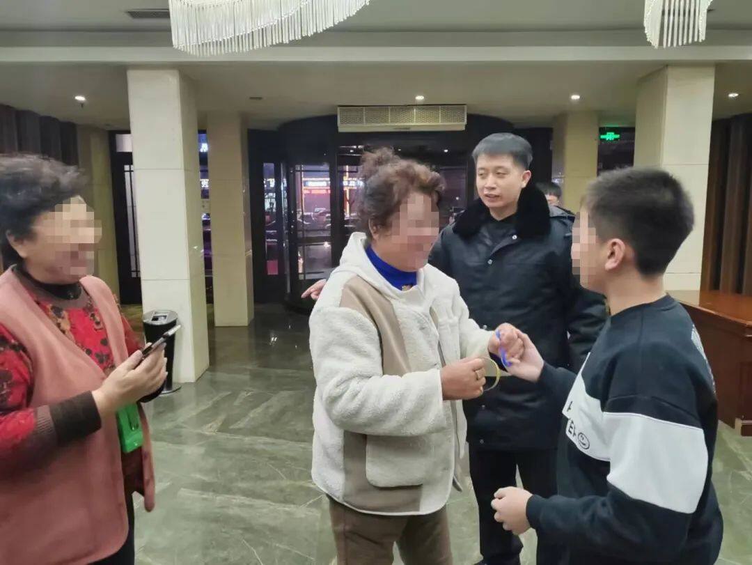 找回金手镯。