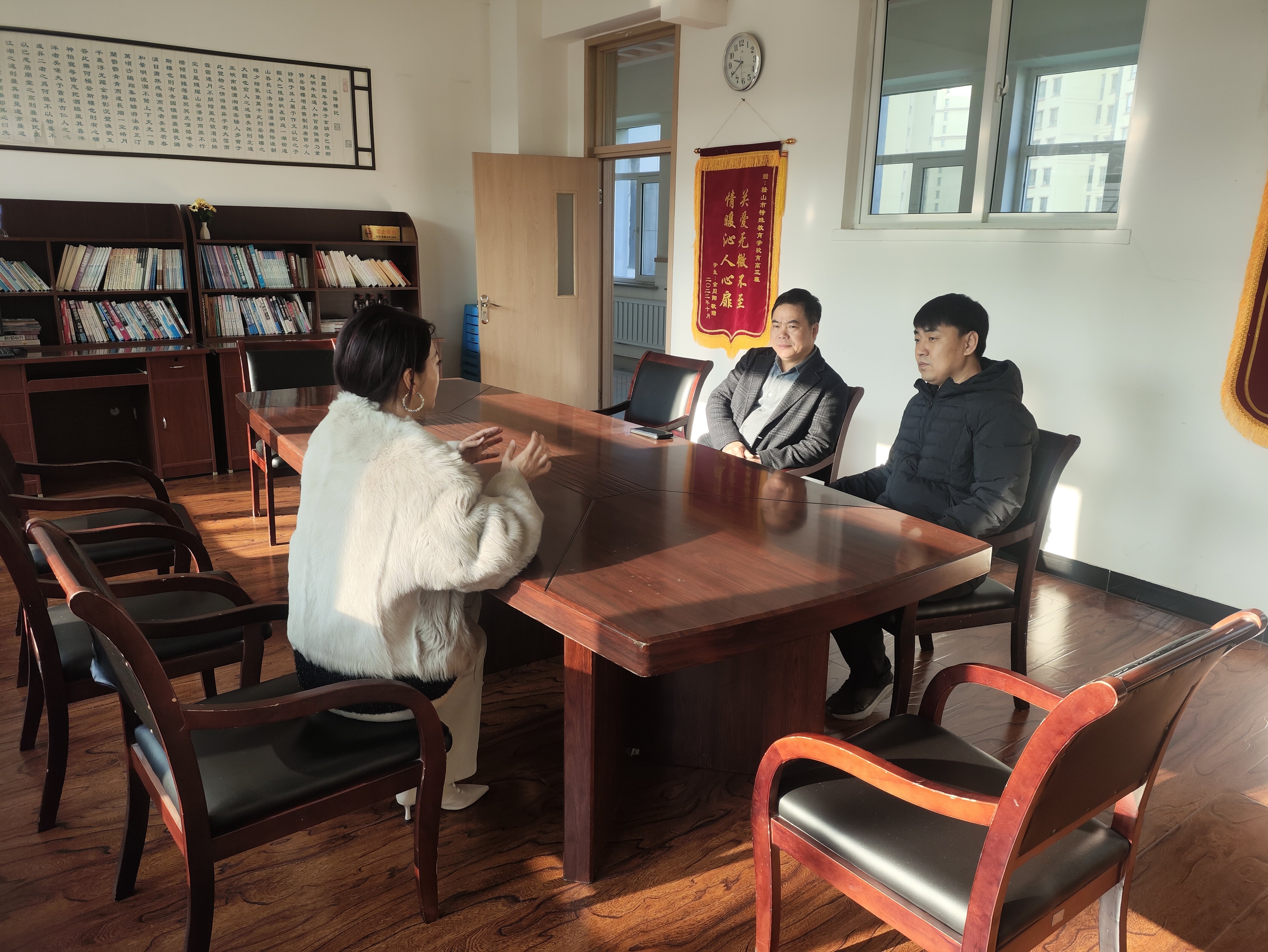 商议实习、就业具体办法。