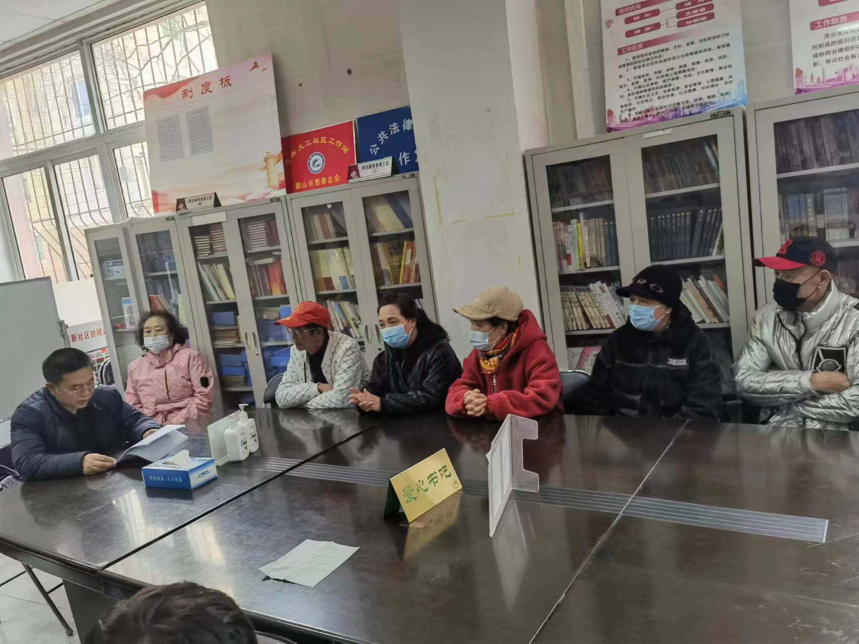 长甸街道组织开展形式多样的国家宪法日宣传活动。