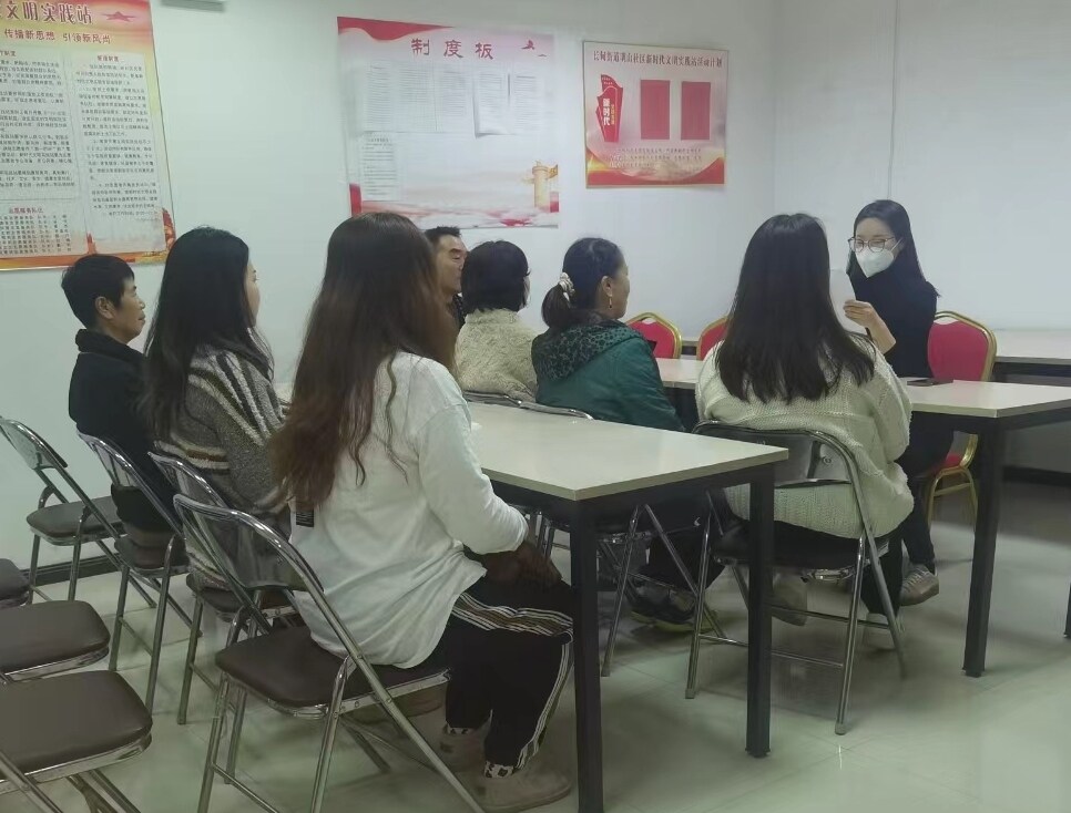 长甸街道组织开展形式多样的国家宪法日宣传活动。