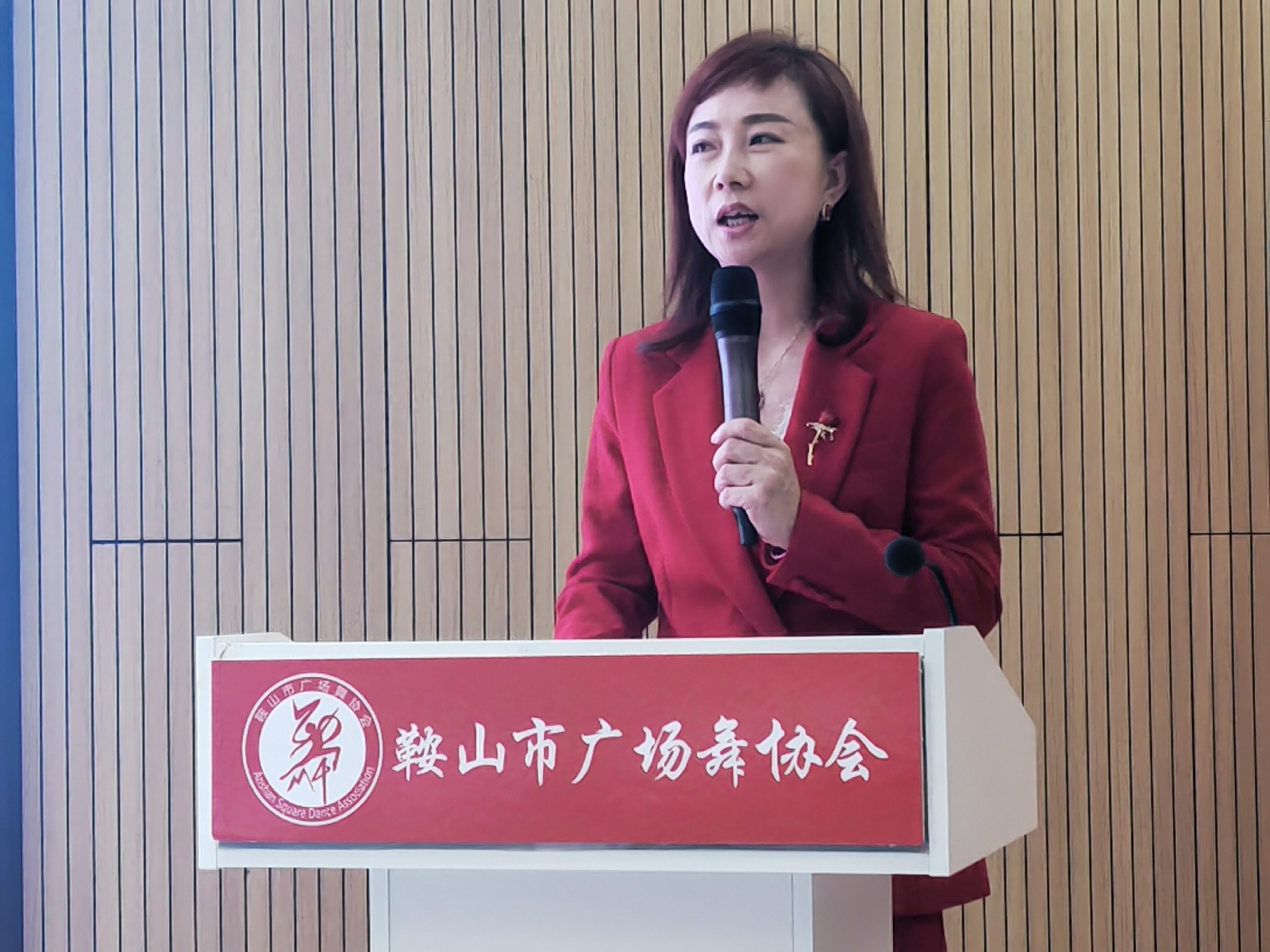 鞍山市广场舞协会会长张雪源讲话