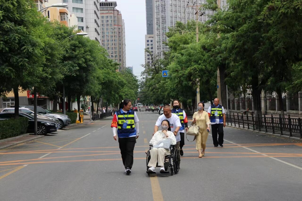 铁东区温情服务，助力高考。
