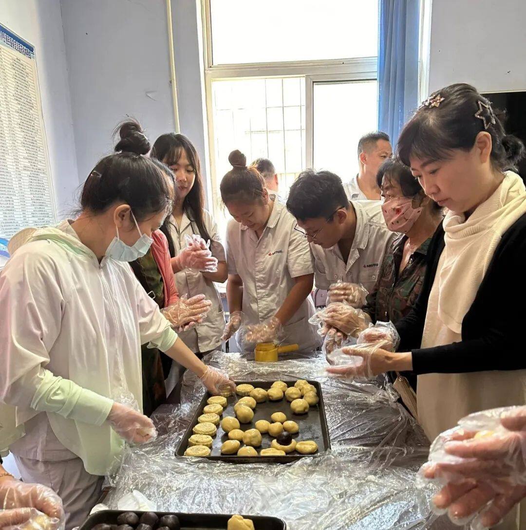 开展“花好月圆中秋节，情深意更深”主题党日活动。