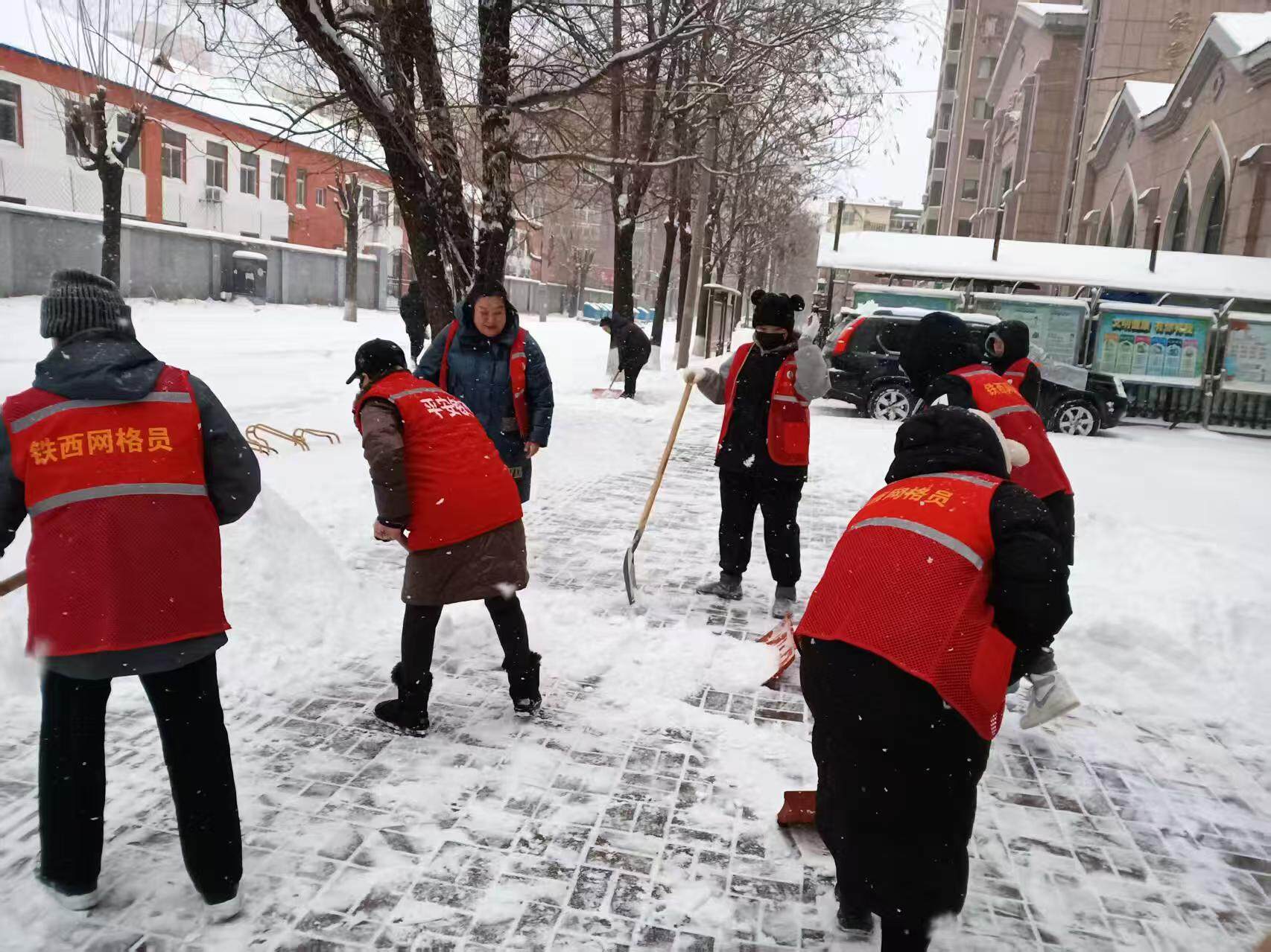 共和街道除运雪。