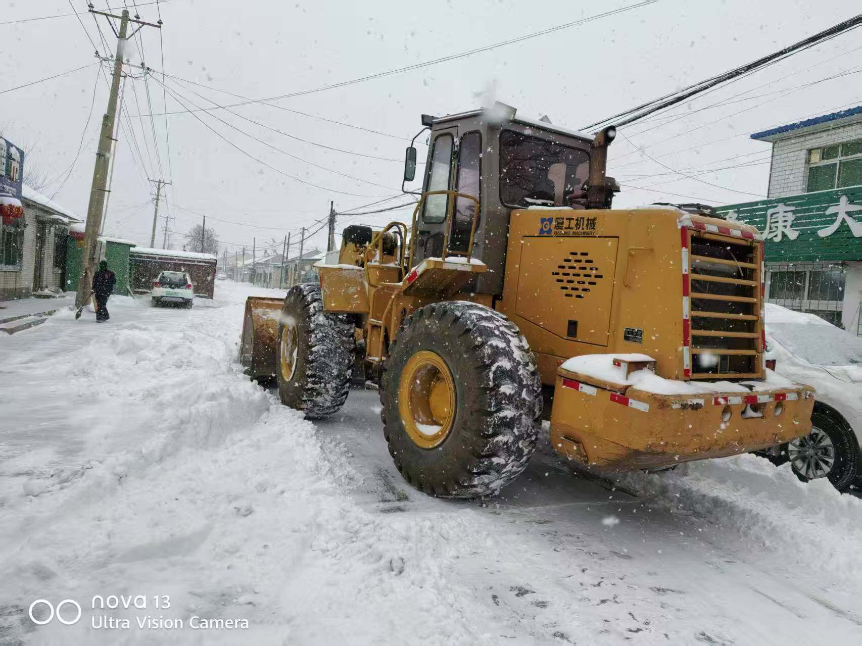 永发街道除运雪。