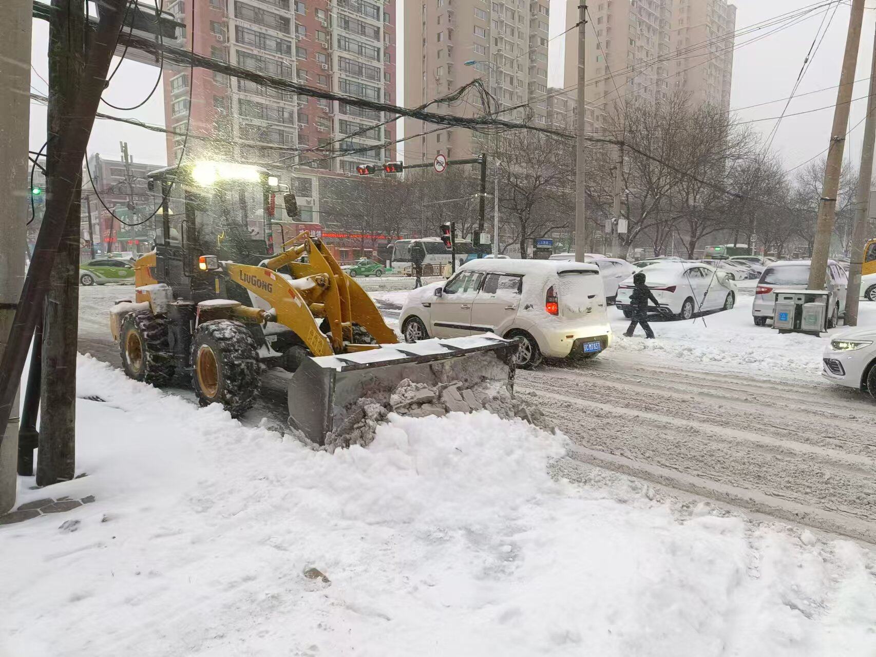 永乐街道除运雪。