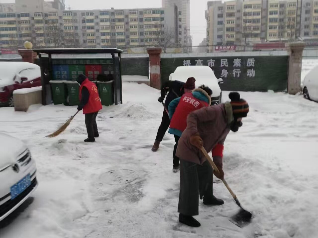 八家子街道除运雪。