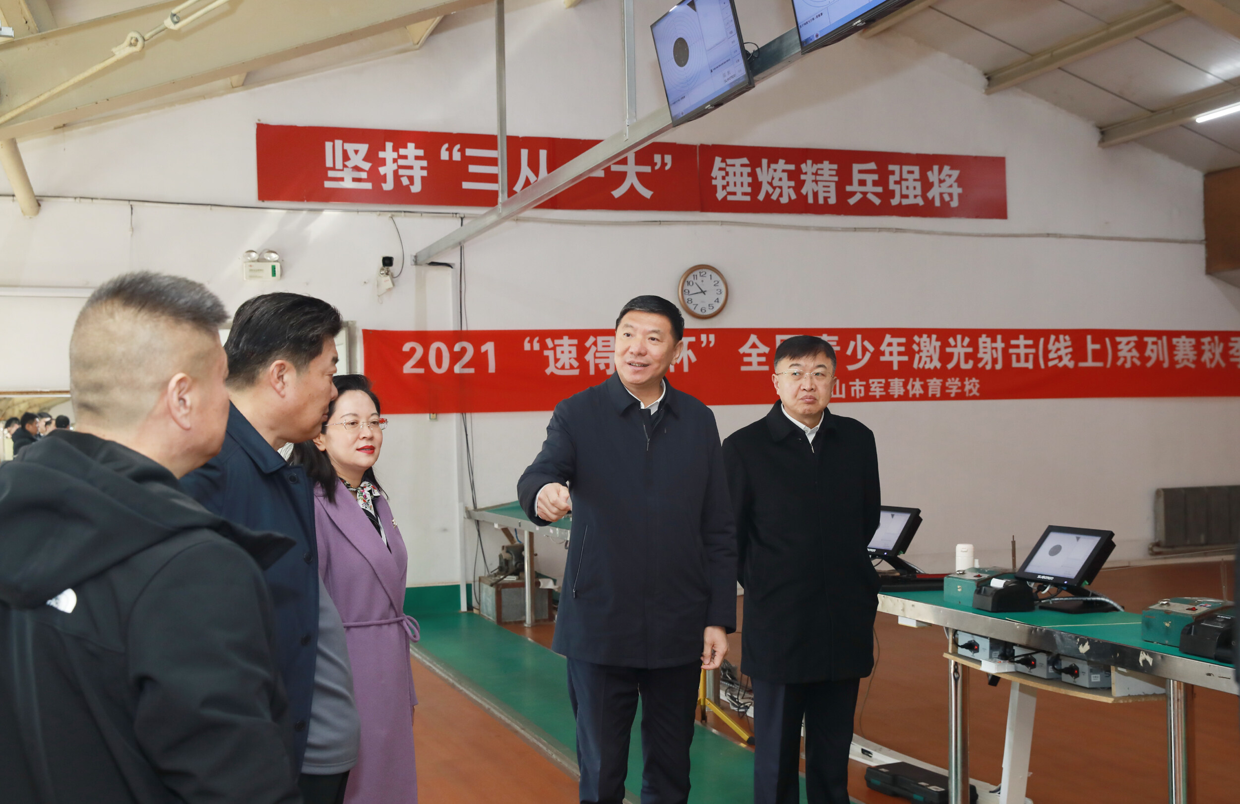 王忠昆到市军事体育学校调研。