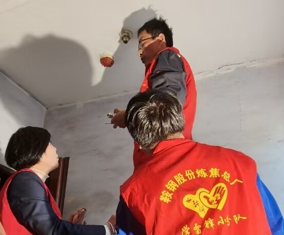 社企联手开展志愿服务活动。