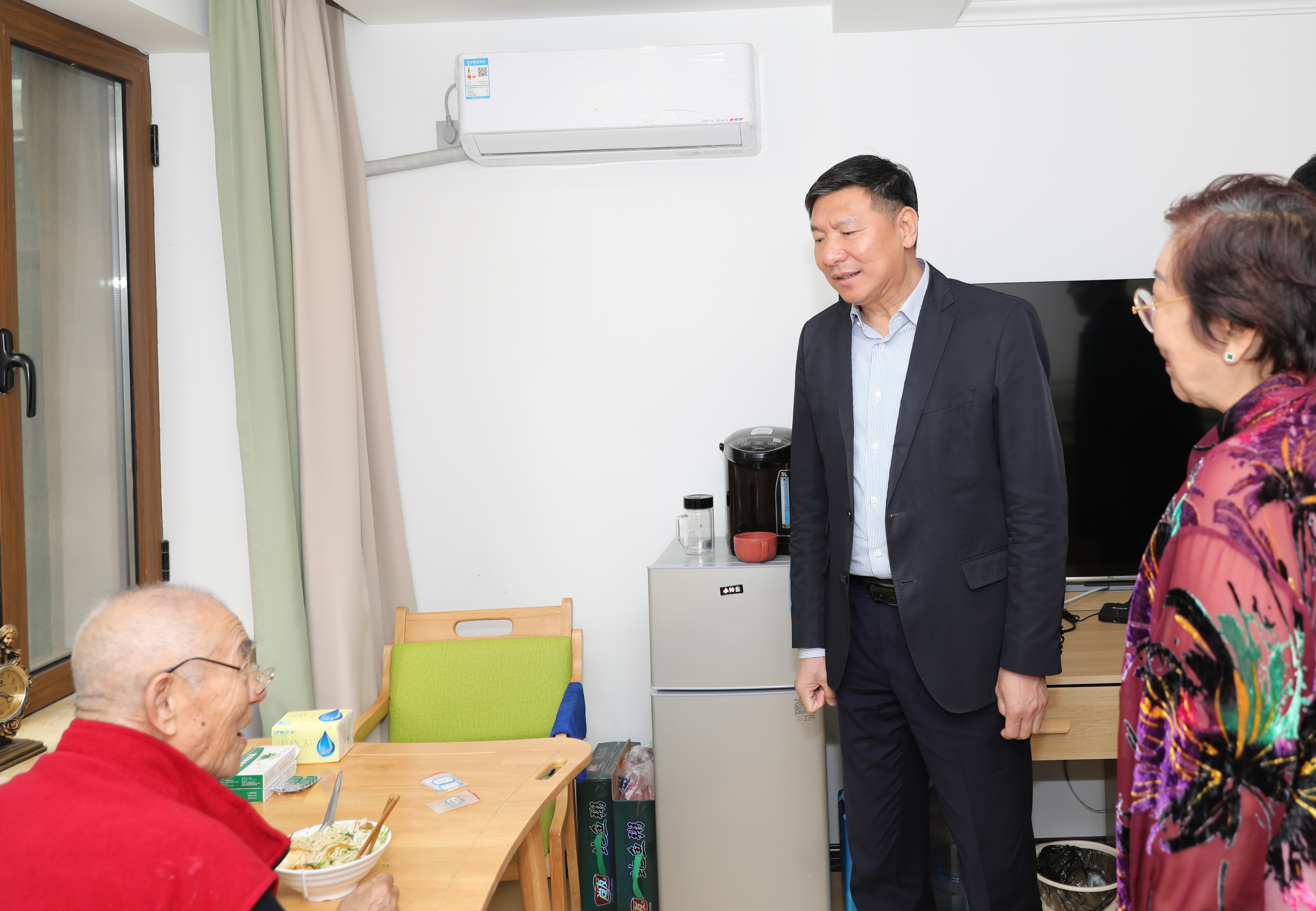 市委书记王忠昆到健兆医养护理中心检查安全生产工作。
