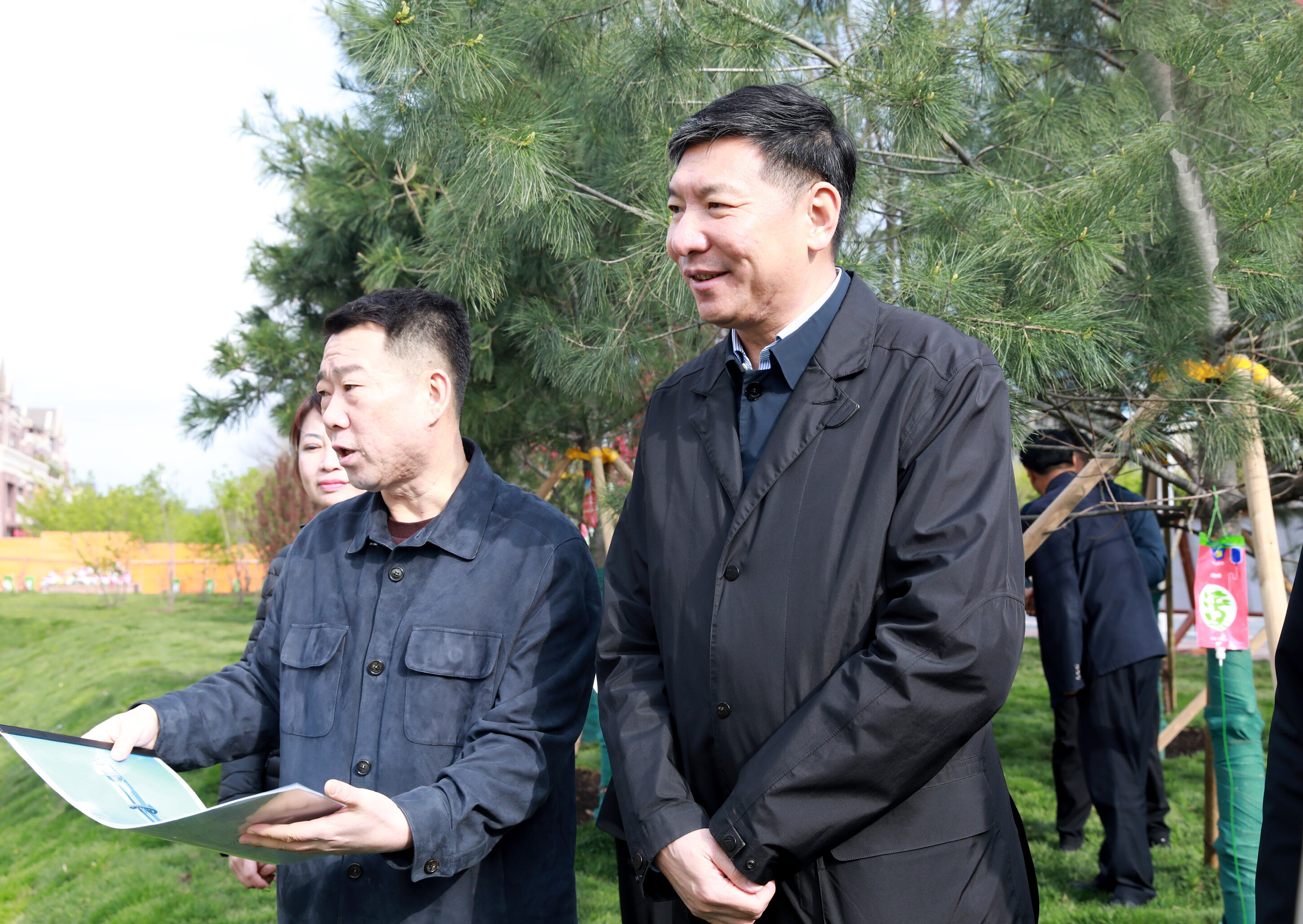 王忠昆到高新区橡树湾“推挡见绿”项目现场调研。