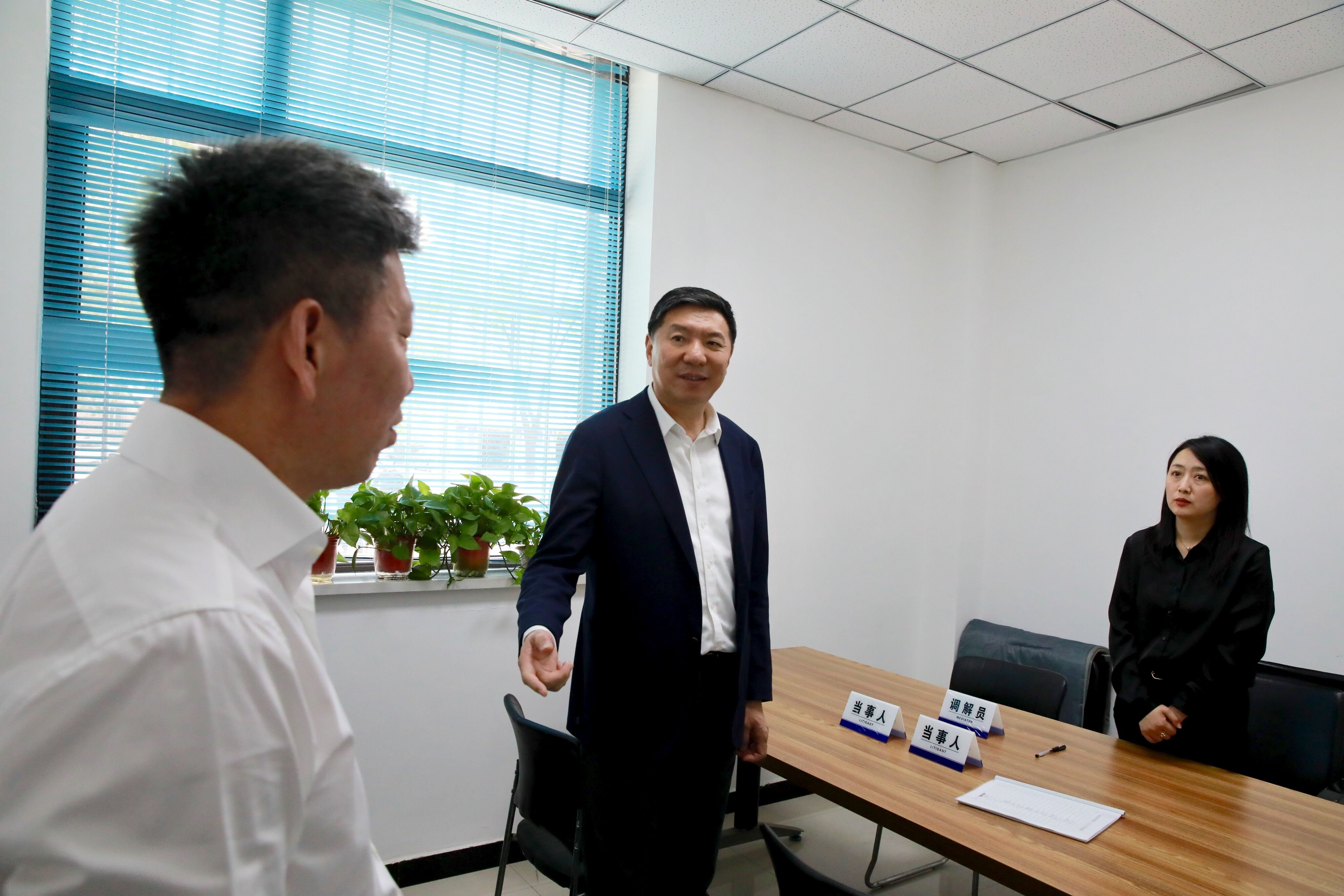 王忠昆到立山区社会治安综合治理中心调研。