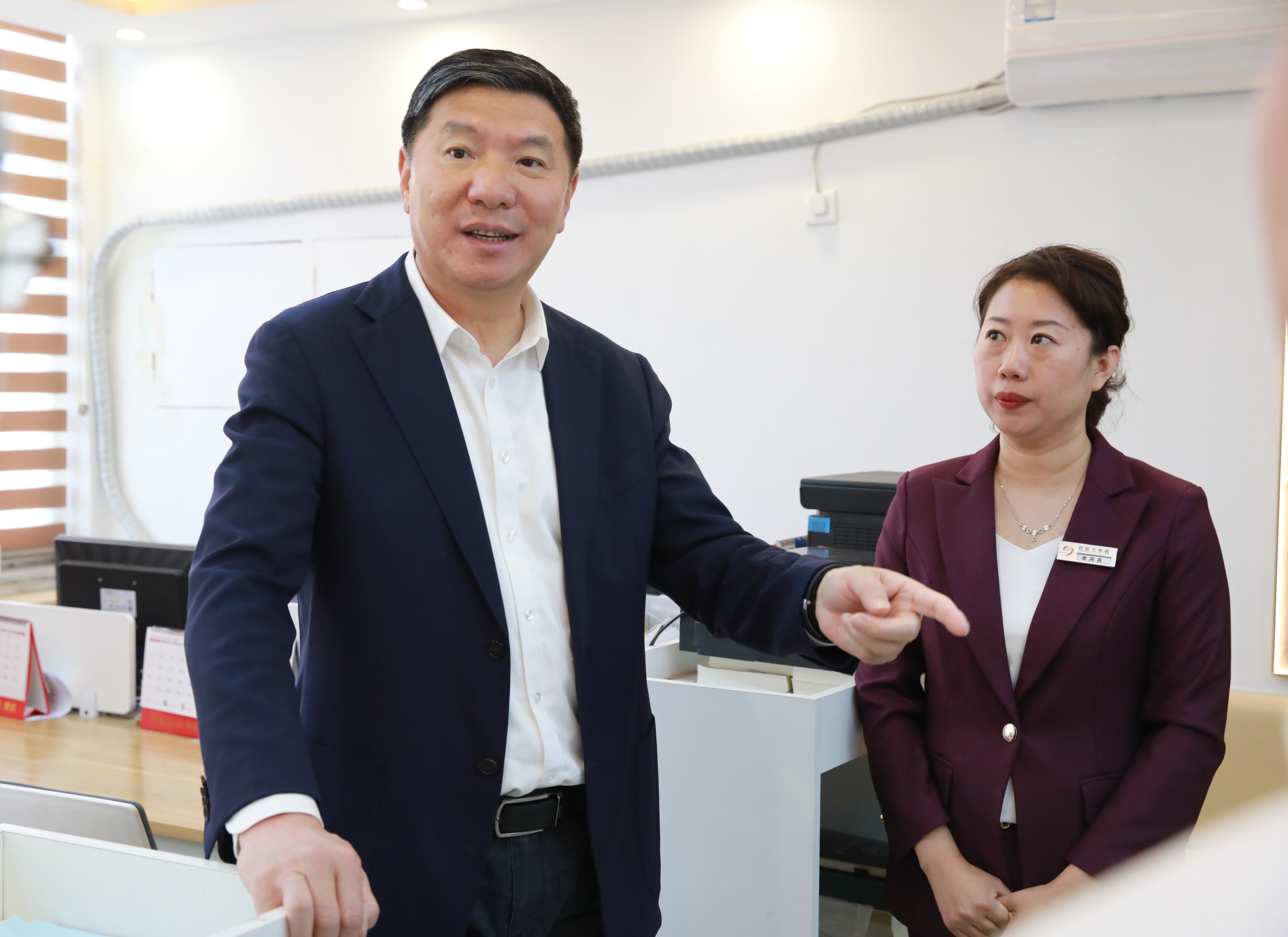 王忠昆到双山街道新兴社区调研。