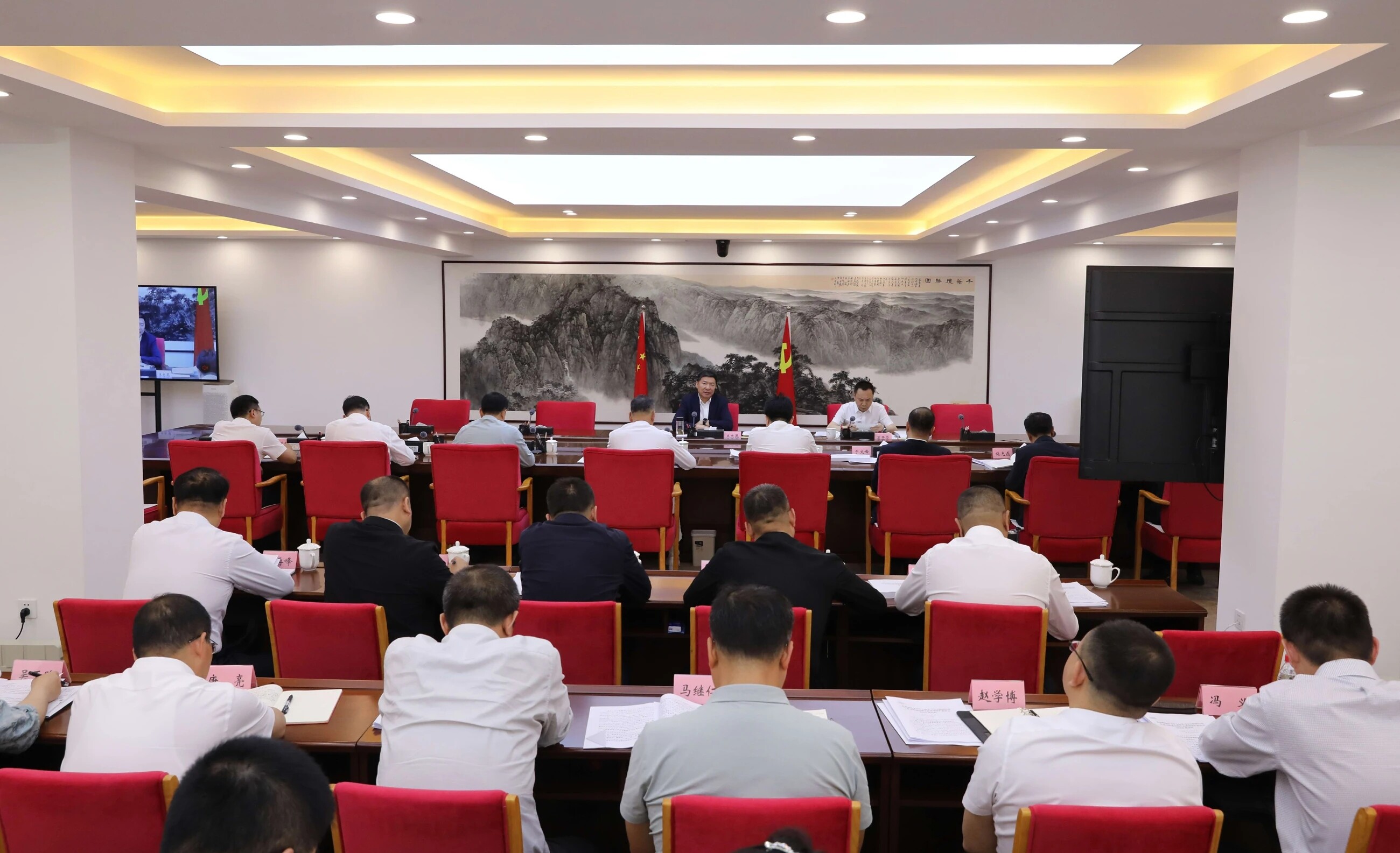 市委理论学习中心组学习会议暨鞍山市生态文明建设和生态环境保护委员会会议召开。