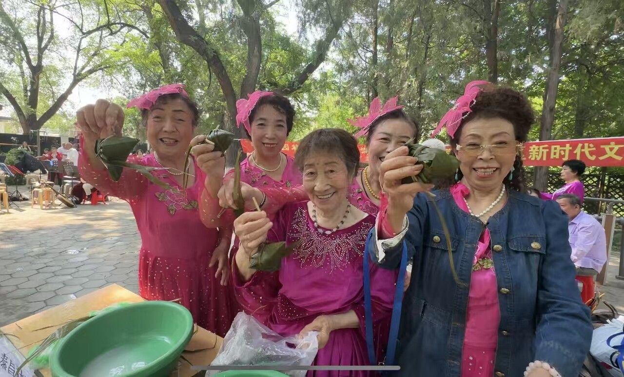 “粽香满园林 端午情意浓”活动。