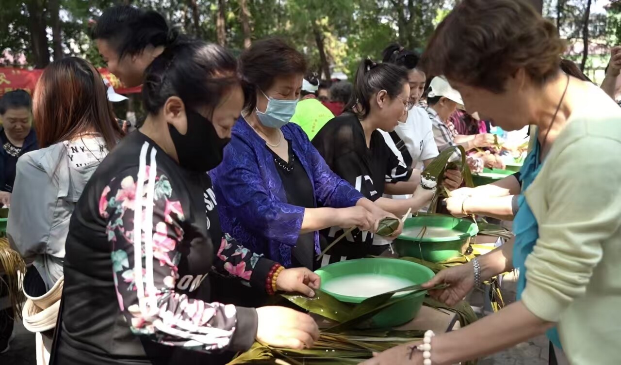 “粽香满园林 端午情意浓”活动。