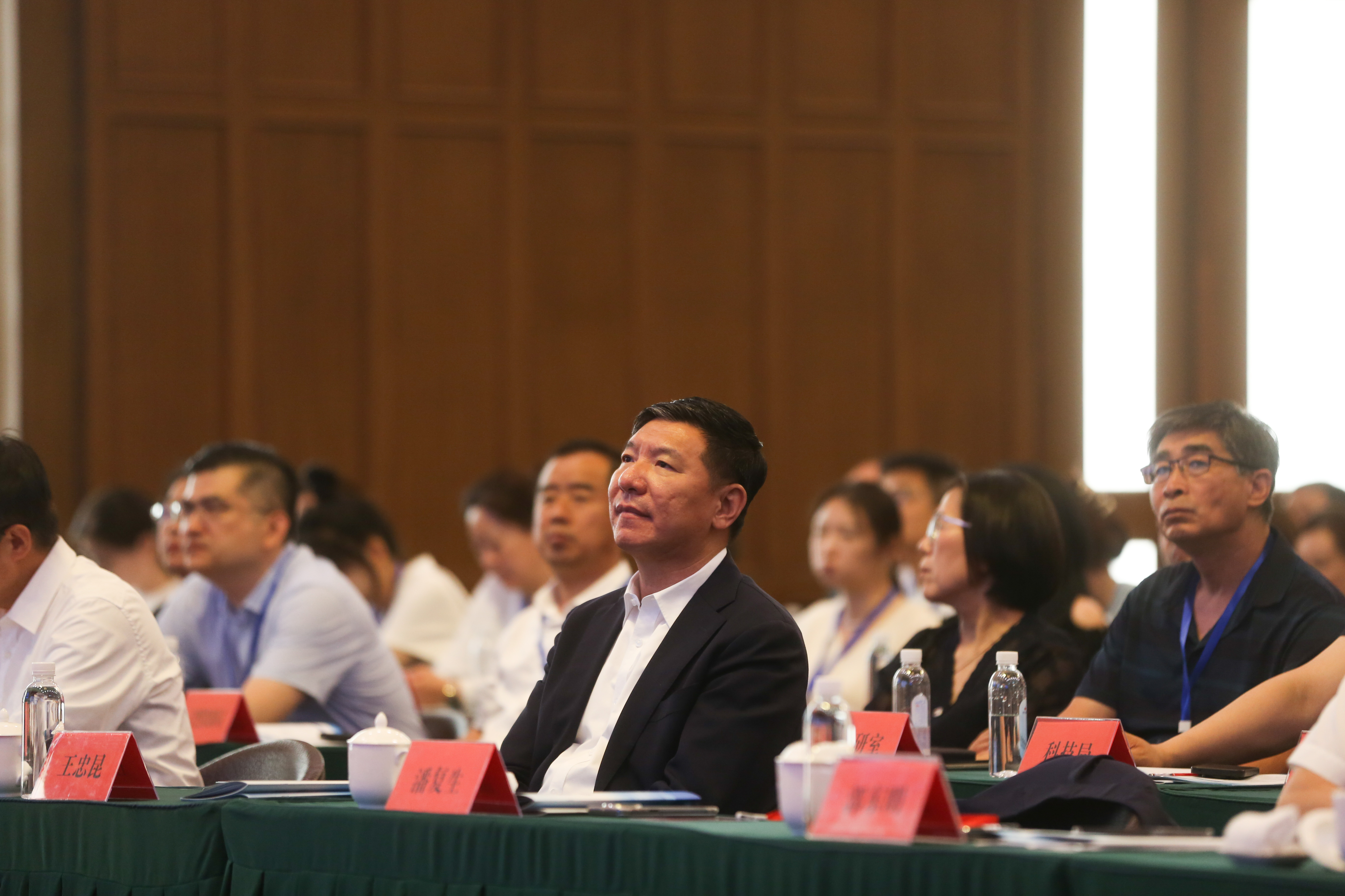 市委书记王忠昆出席会议。