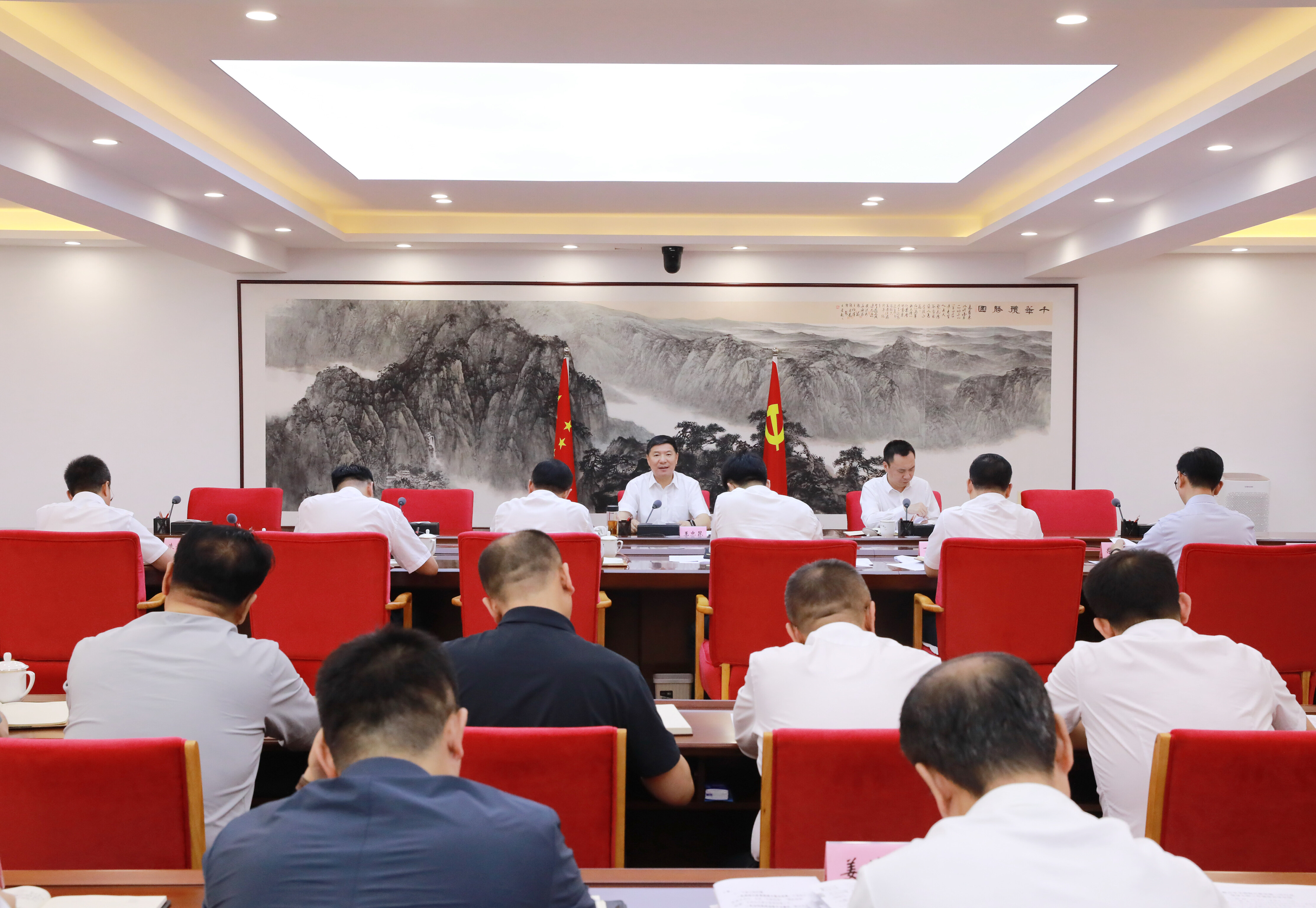 鞍山市全面振兴新突破三年行动领导小组工作推进会议召开。