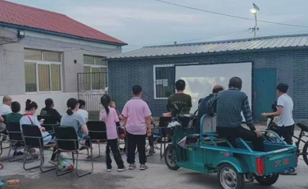 党旗飘扬映初心 多彩活动庆“七一”。