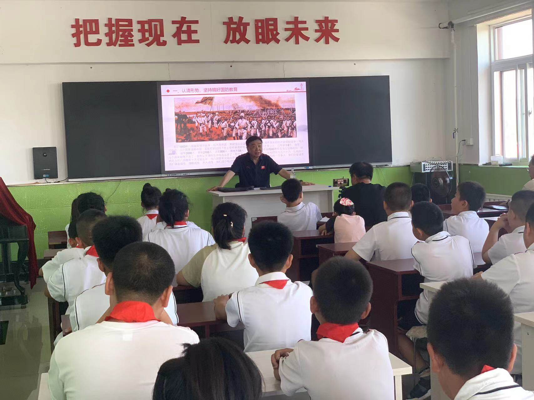 听红色故事 争当强国少年。