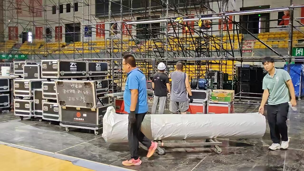 钢琴演奏会正在紧张筹备当中。
