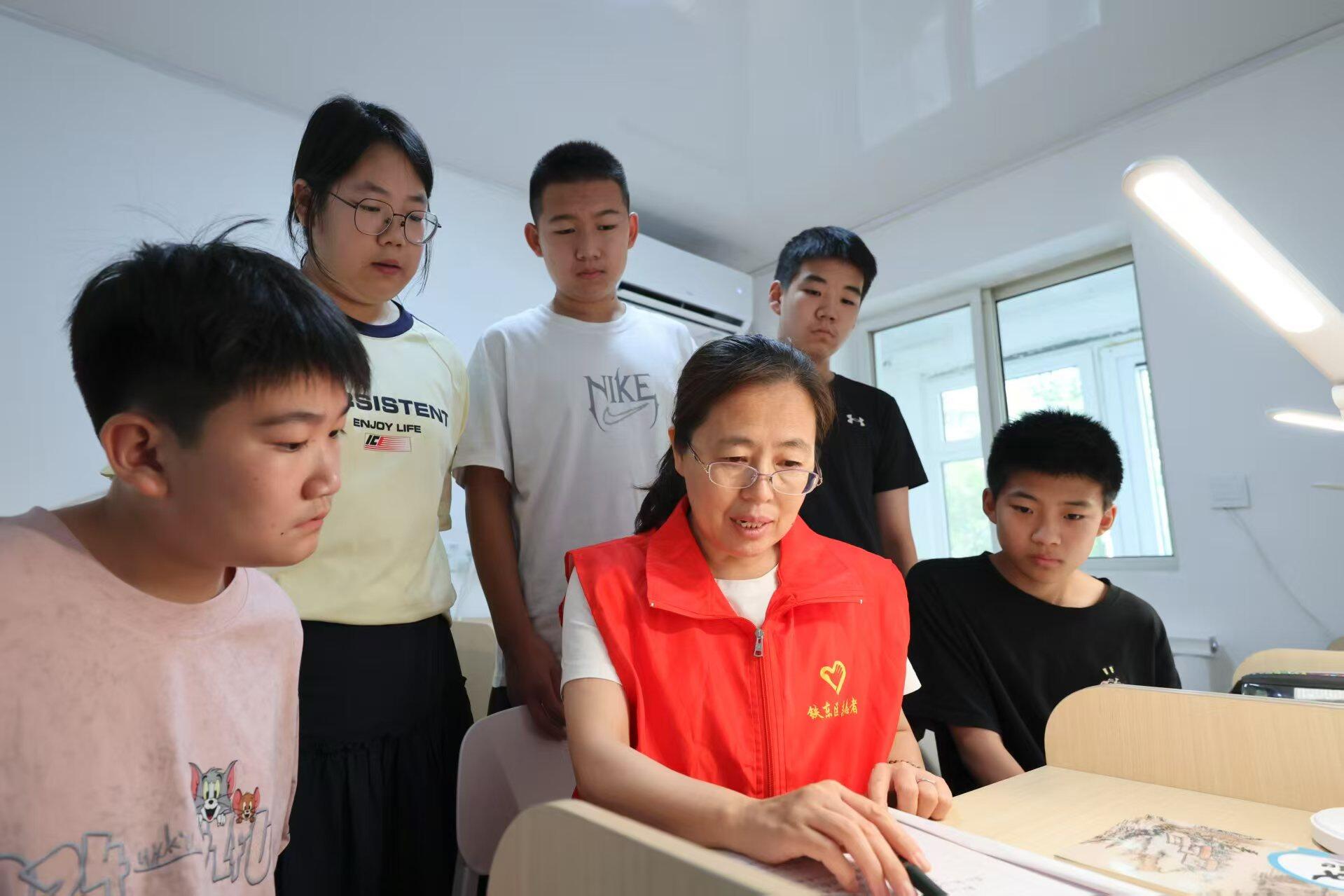 打造全市首家共享自习室，提供“菜单式”义务辅导。