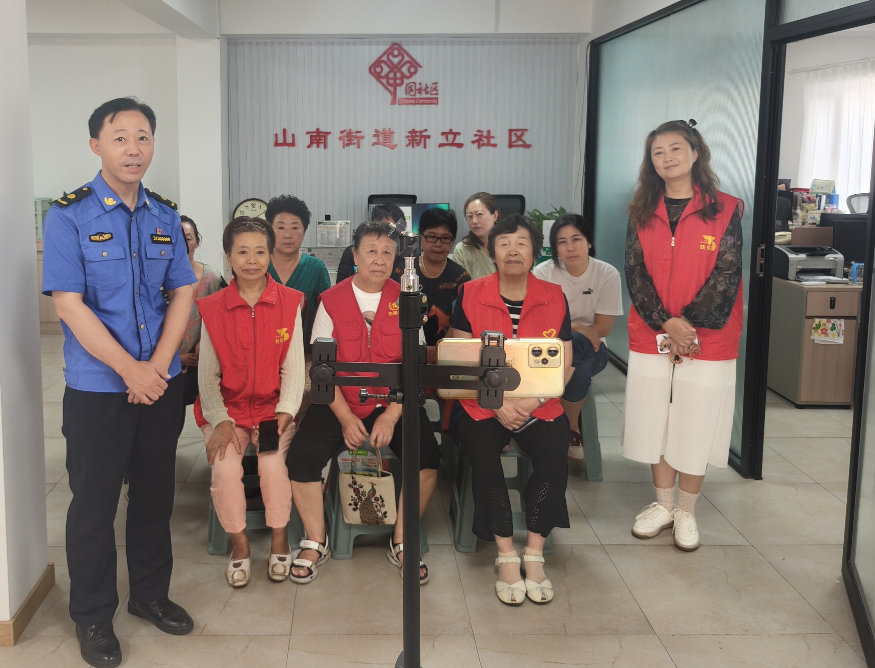 鞍山市铁东区山南街道新立社区活动现场。