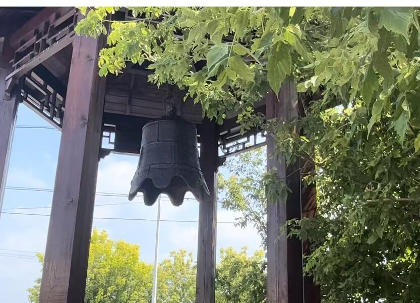 百年古钟撞响阳光新村。