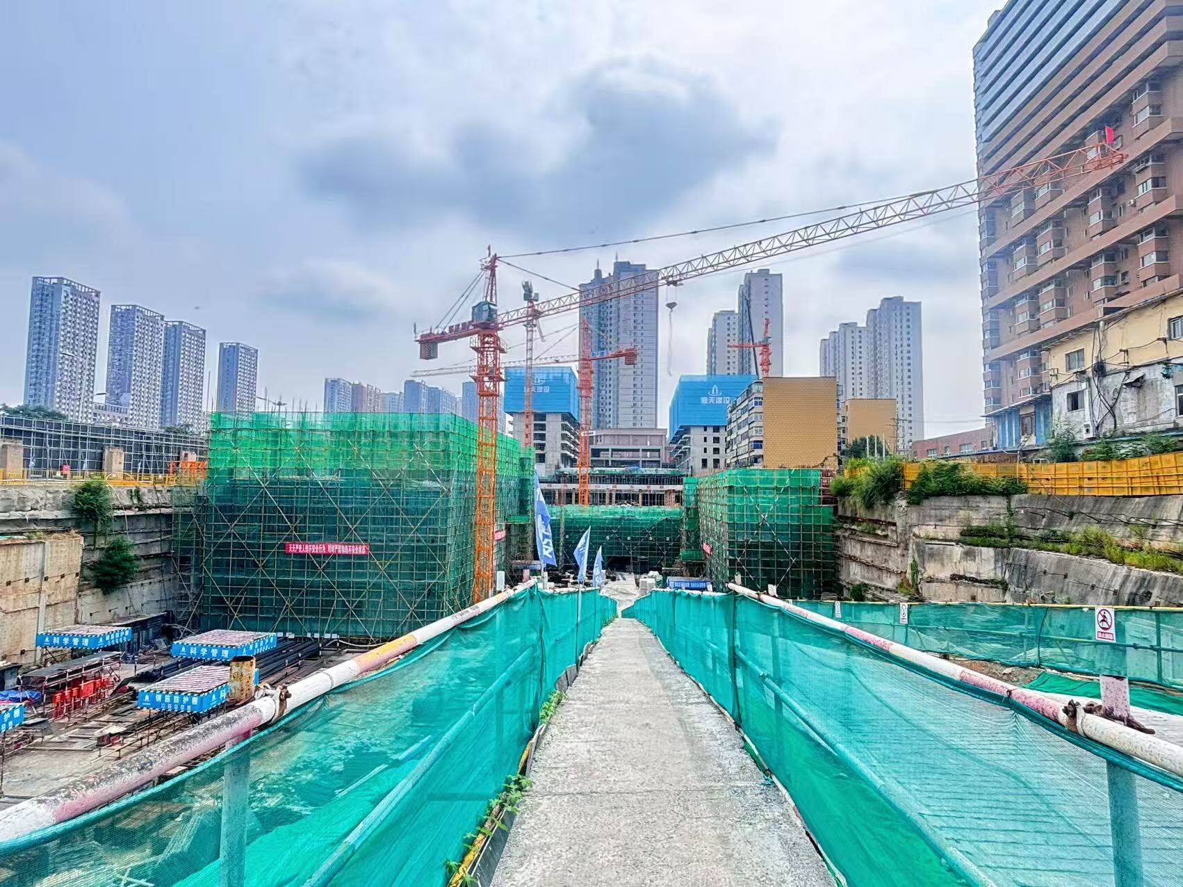 鞍山中心项目建设现场。