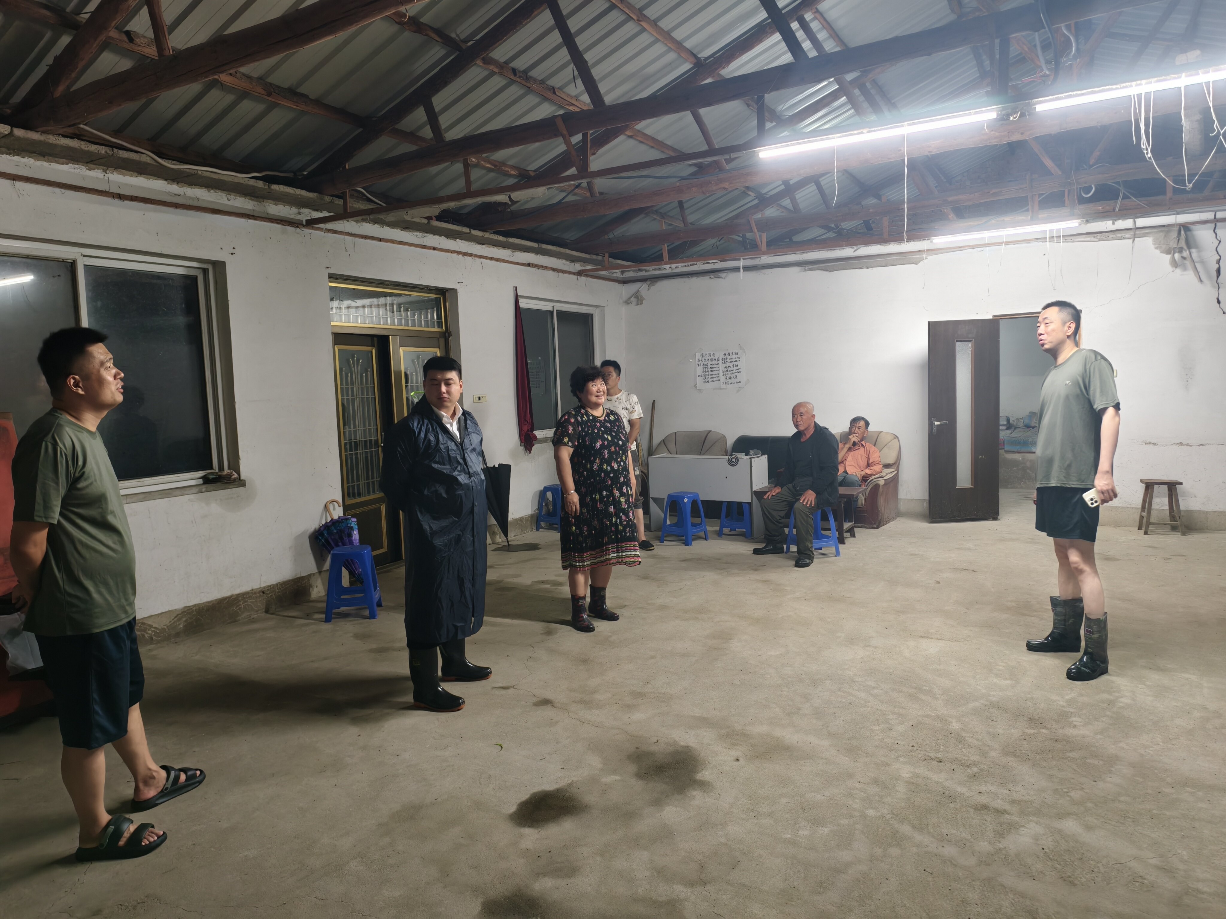 大屯镇工作人员值守。
