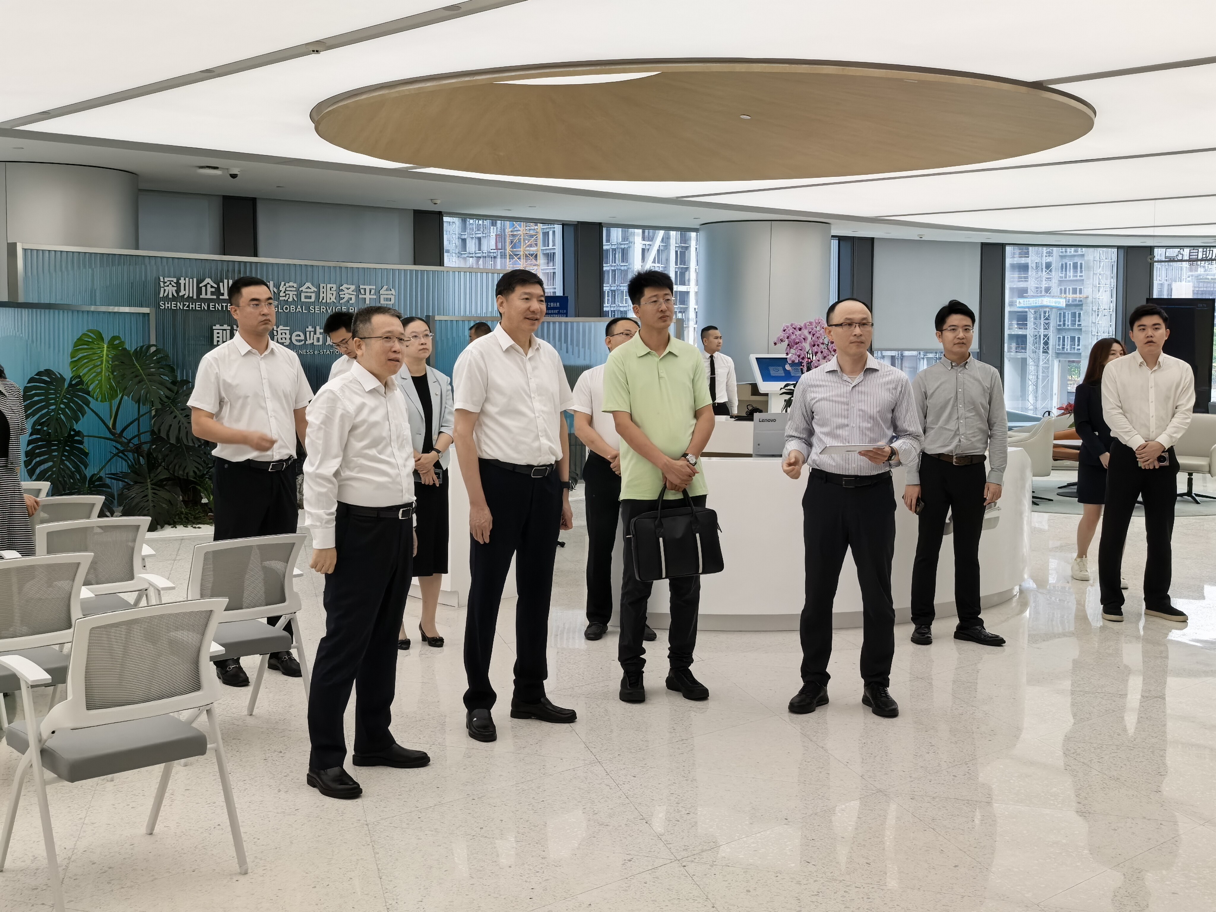 王忠昆考察前海深港合作区、深圳前海亚马逊创新中心。
