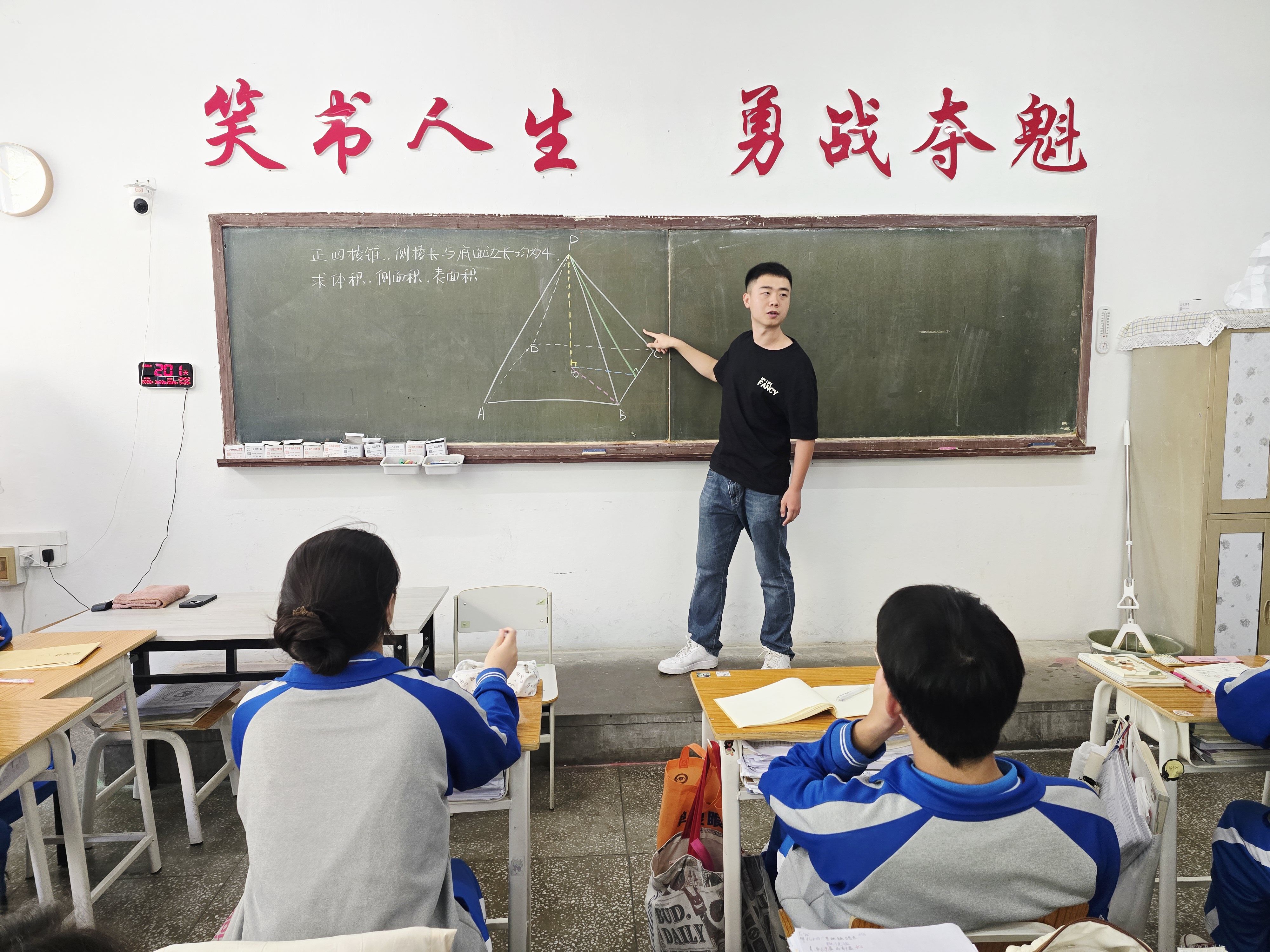 53c99b618ac86e2977627c6dafe5e180.jpg