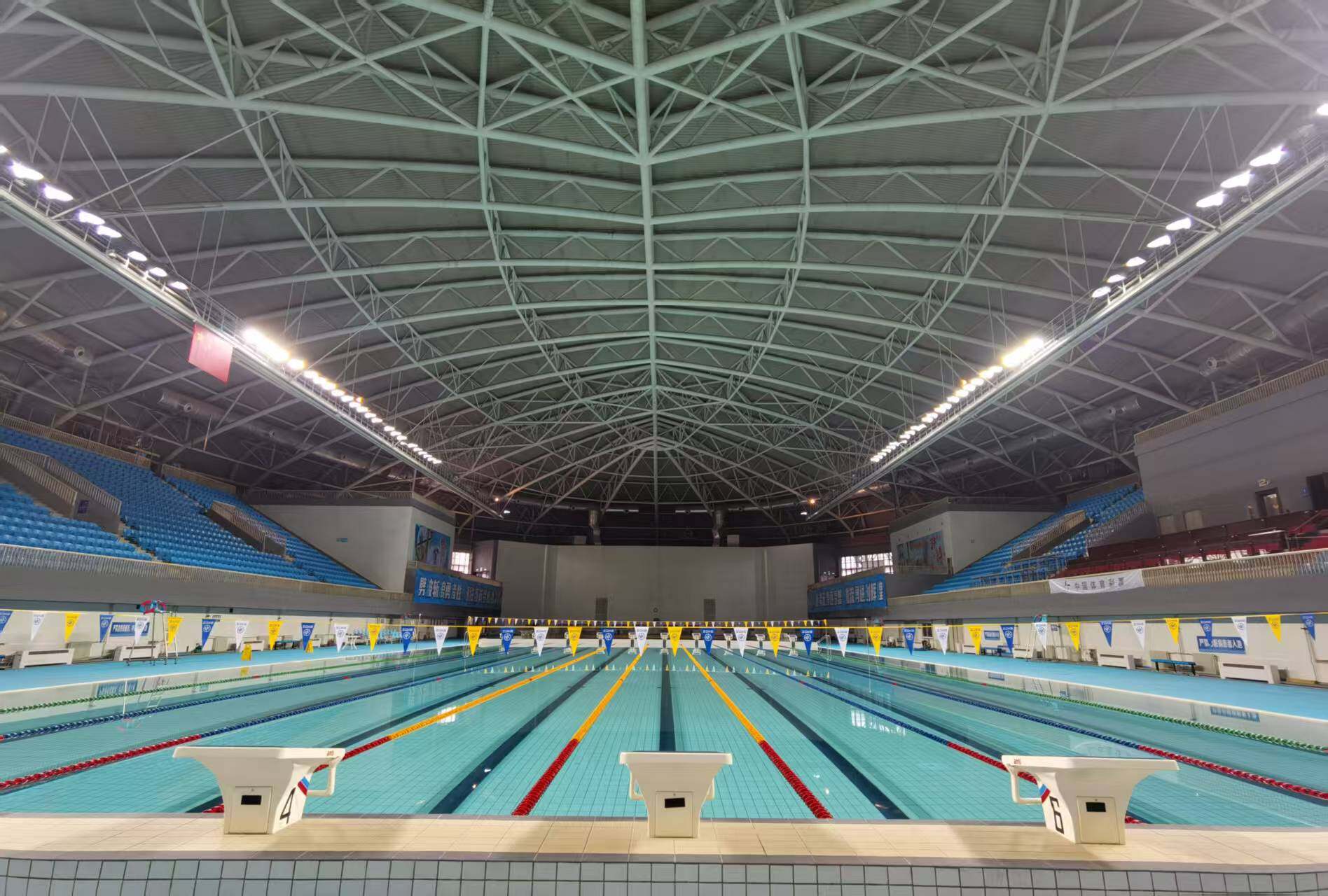 鞍山奥体中心游泳馆游泳池