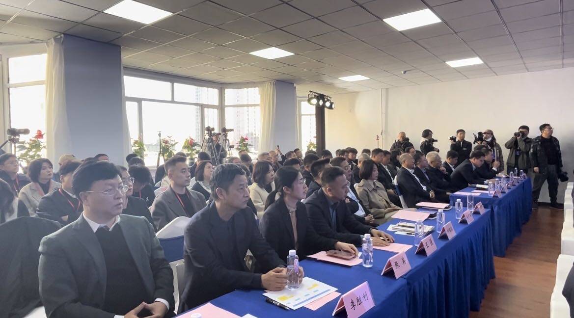 揭牌仪式现场。