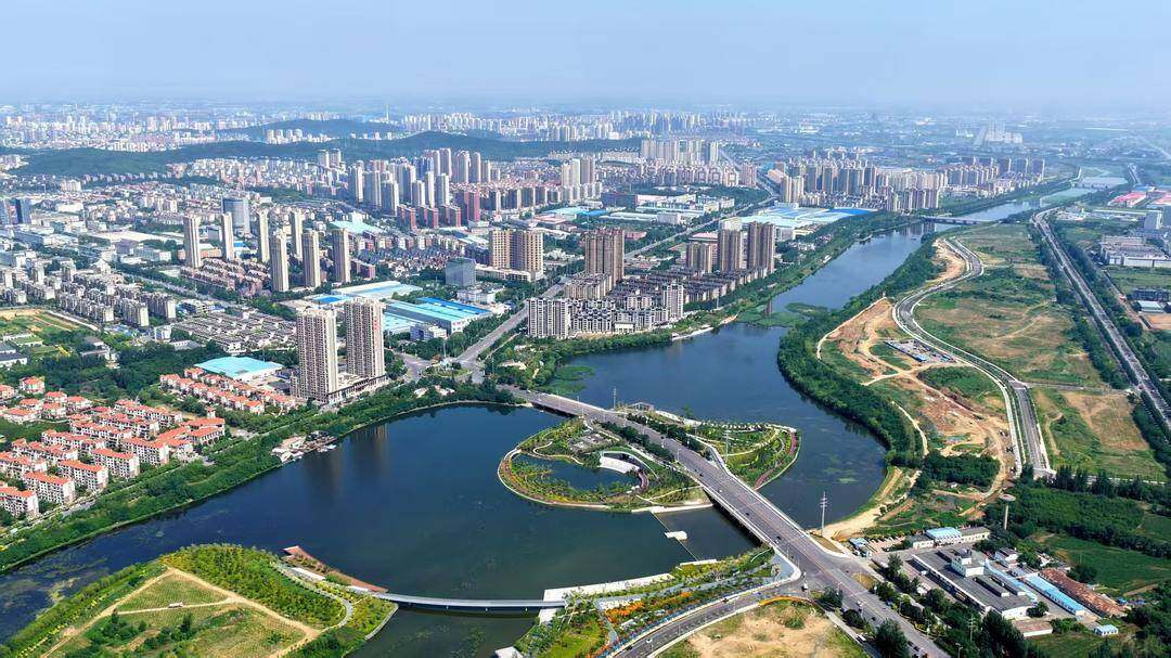 2025年开放的千山湾公园成为鞍山网红打卡地。记者杨靖岫摄