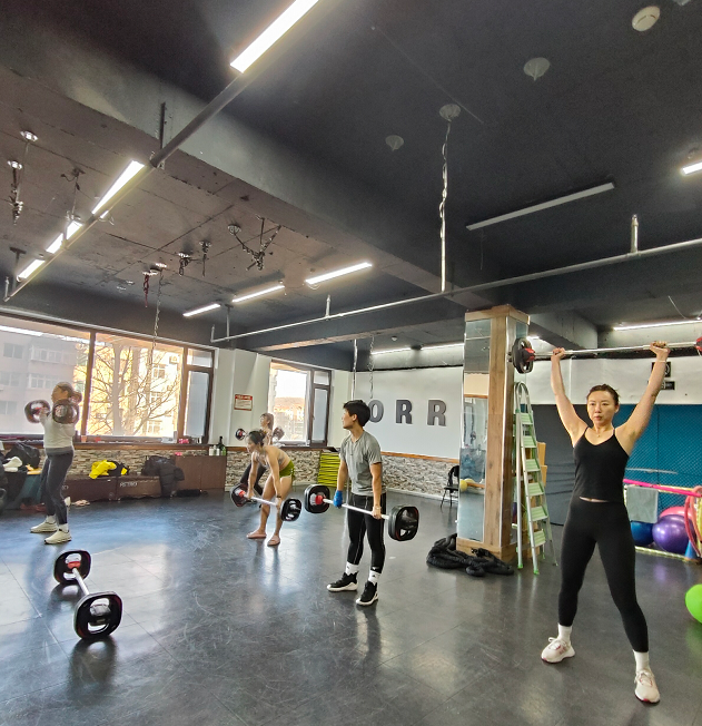 女性认真上燃脂课 女性认真上燃脂课