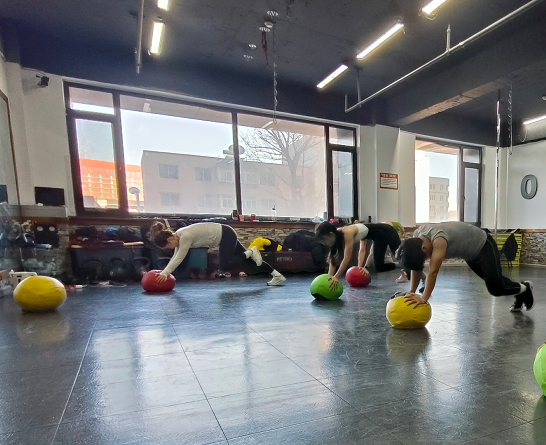 女性认真上燃脂课 女性认真上燃脂课