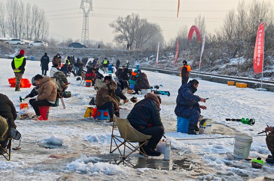 冰钓大赛活动现场