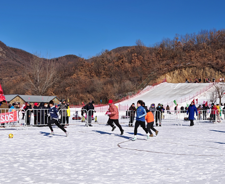 雪地足球现场