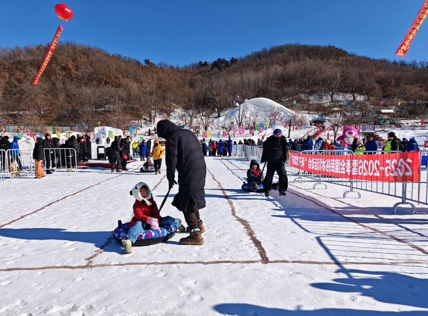 亲子雪圈现场