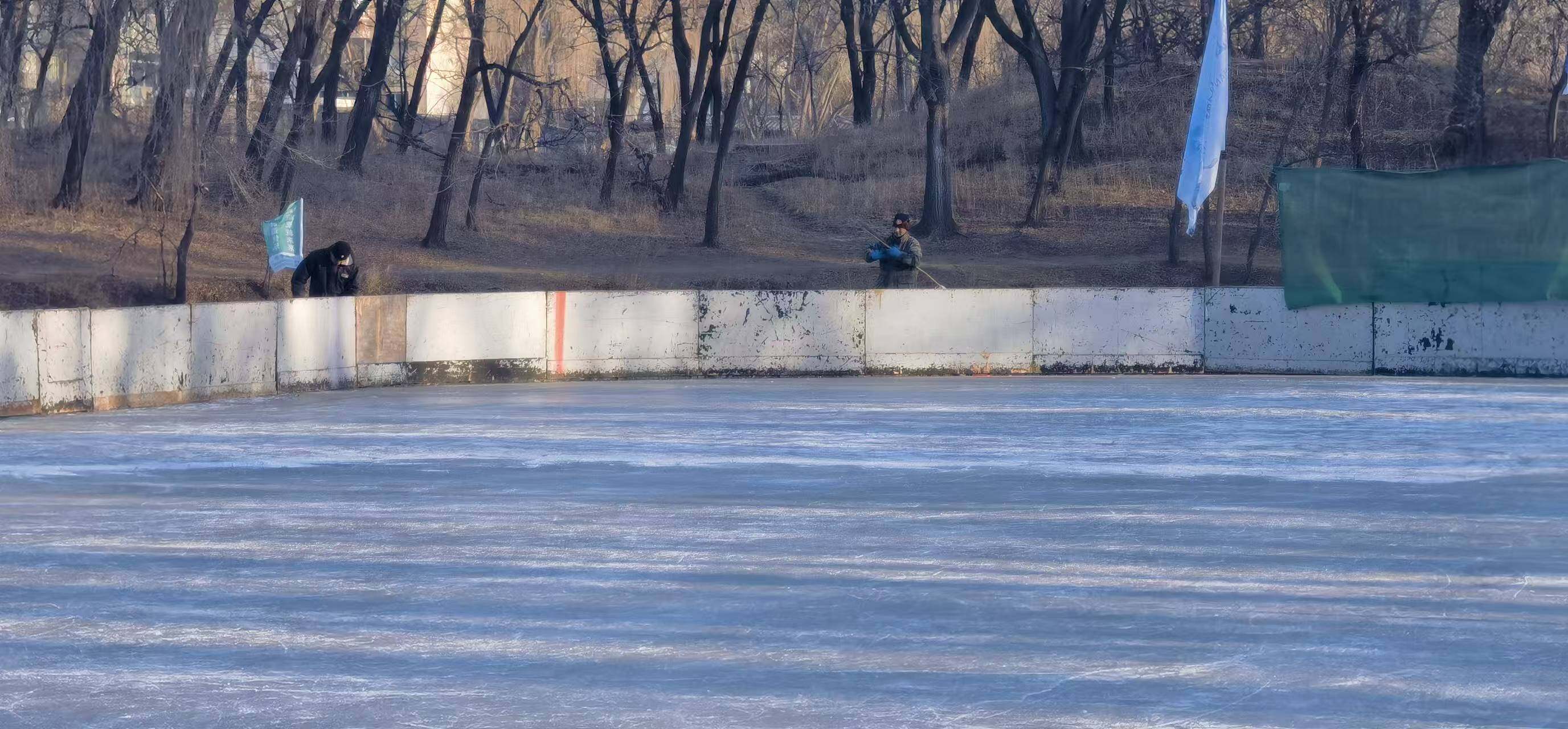 拆除冰球场地围挡挡板