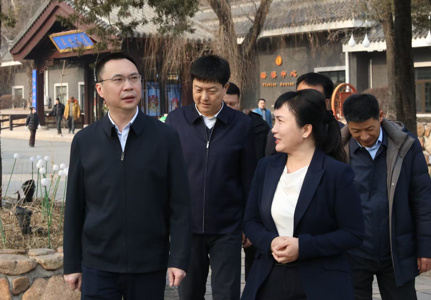 市委书记吴开华到千山风景区调研。