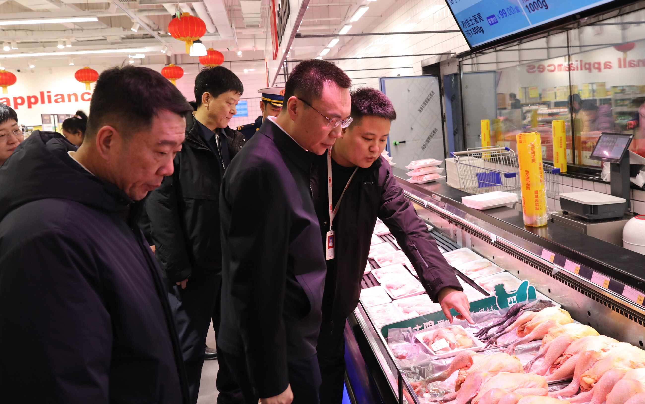 市委书记吴开华到佳梦达生鲜超市调研。