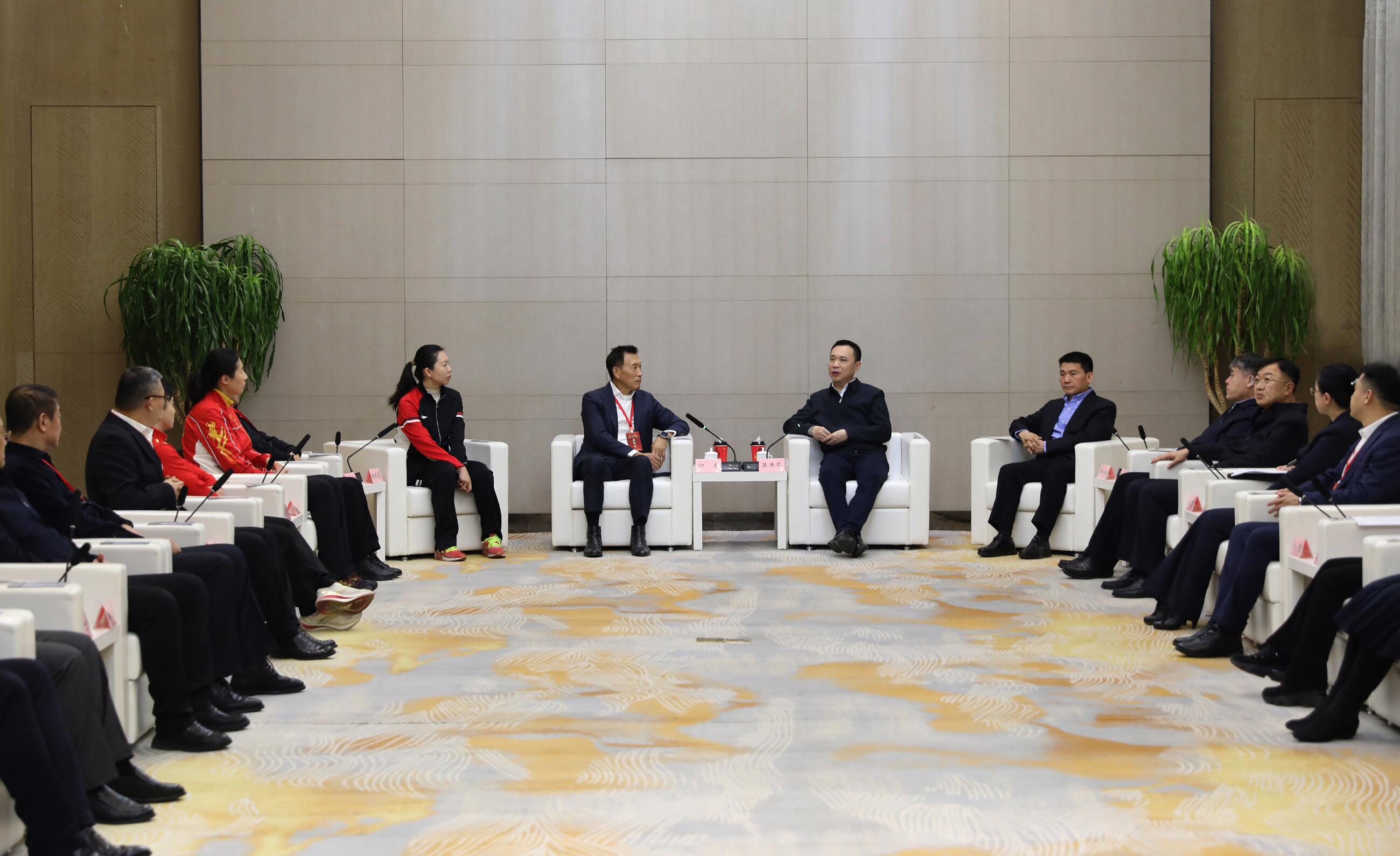 活动开始前，吴开华、杨济时、姚国民、刘军等市领导会见与会嘉宾。