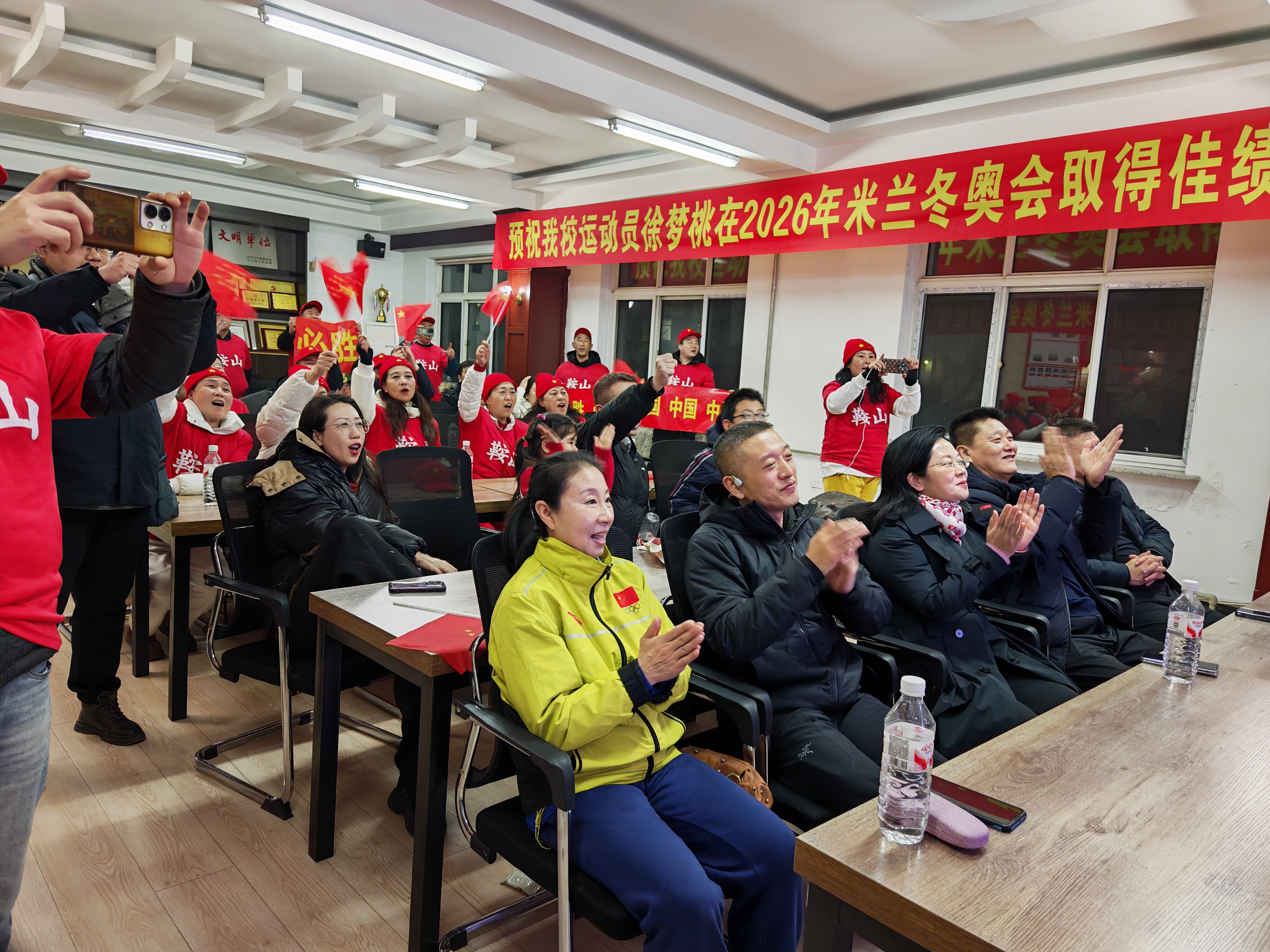 家乡父老观赛，为徐梦桃加油！