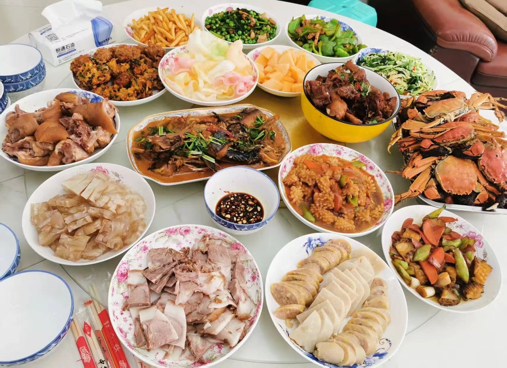 这桌团圆饭吃得刚刚好。