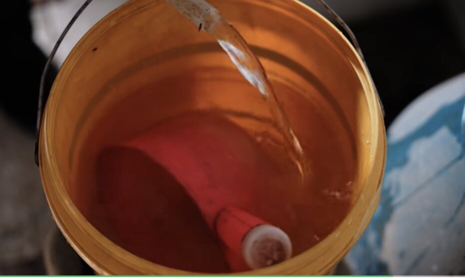 水管通了,两家的心结也解开了