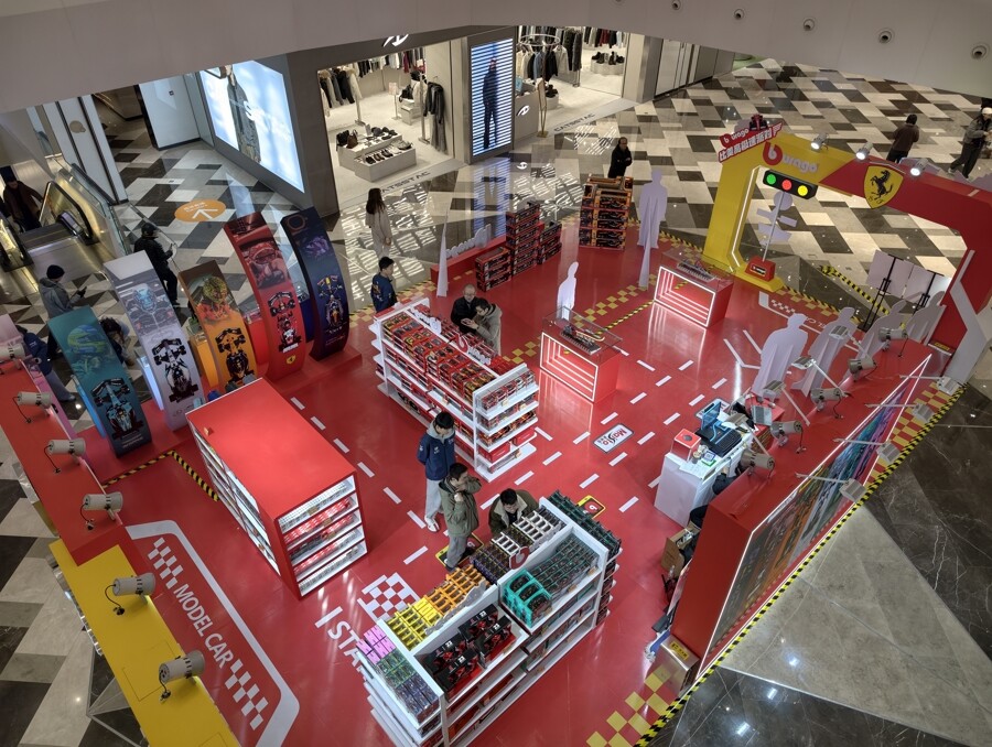 F1赛期，CP静安上线主题快闪店，非常应景。